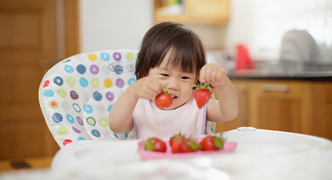 ปลูกฝังนิสัยการกินและโภชนาการที่ดีเพื่อเด็กวัยหัดเดิน 1 ปีขึ้นไป