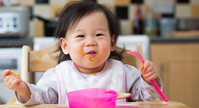 วิธีสังเกตอาการทารกแพ้อาหาร พร้อมวิธีป้องกันผื่นแพ้อาหารทารก