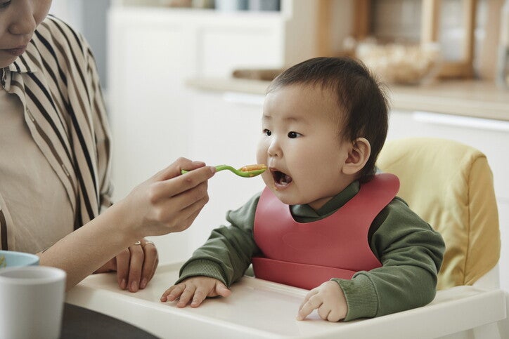 อาหารสี่มื้อตามช่วงวัยของลูกน้อย