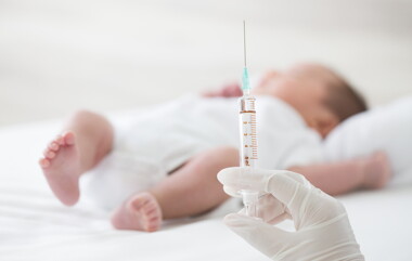 วัคซีนเด็กแรกเกิด สำคัญแค่ไหน ลูกน้อยต้องฉีดอะไรบ้าง