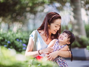 วิธีการเลี้ยงลูกให้อารมณ์ดี ให้ลูกเติบโตอย่างมีความสุข