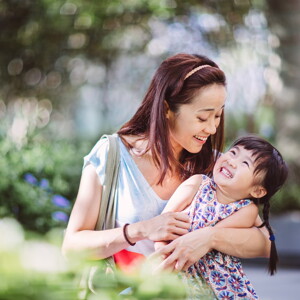 วิธีการเลี้ยงลูกให้อารมณ์ดี ให้ลูกเติบโตอย่างมีความสุข