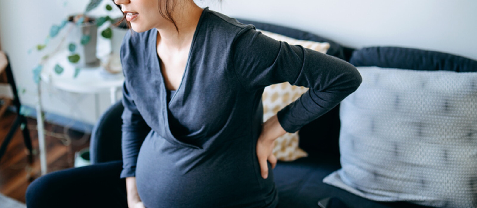 คุณแม่ปวดหน่วงท้องน้อยขณะตั้งครรภ์ อันตรายไหม เกิดจากอะไรได้บ้าง