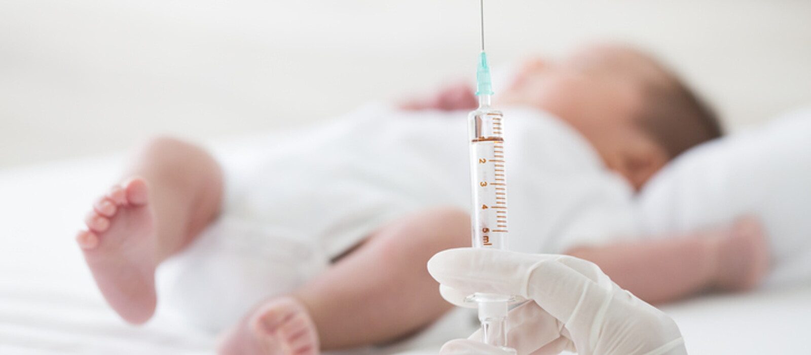 วัคซีนเด็กแรกเกิด สำคัญแค่ไหน ลูกน้อยต้องฉีดอะไรบ้าง